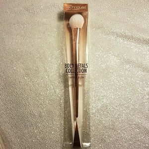 Real Techniques Bold Metals Tapered Blush Brush